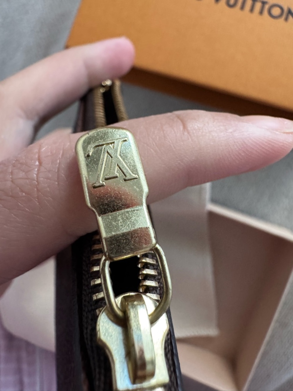 Louis Vuitton Monogram Canvas Key & Card Pouch with Gold Hardware - Picture 5 of 6